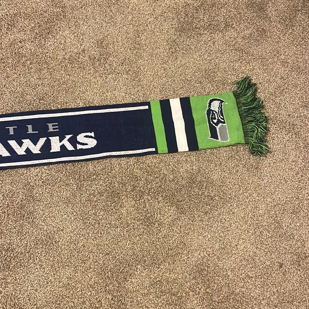 Seattle Seahawks Scarf. - Picture 3 of 4